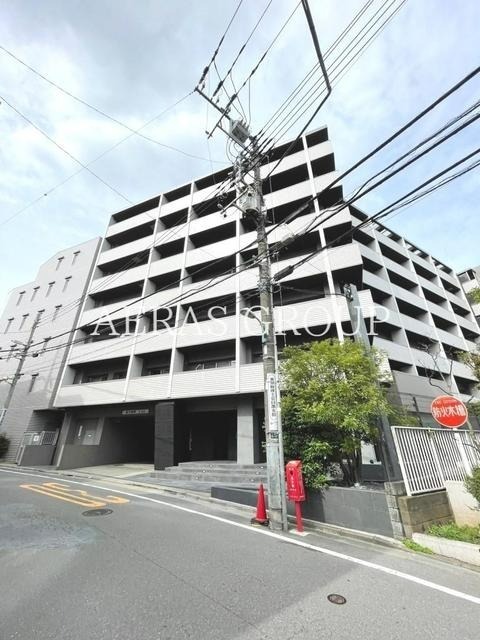 1K Mansion in Meguro, Tokyo - Image 1