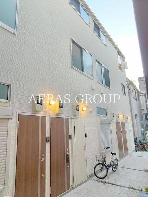 1DK Apartment in Meguro, Tokyo - Image 1