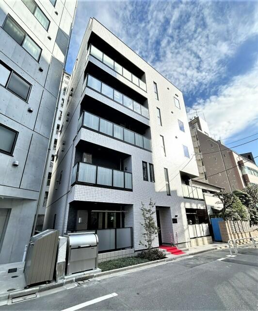 2LDK Mansion in Chiyoda, Tokyo - Image 1