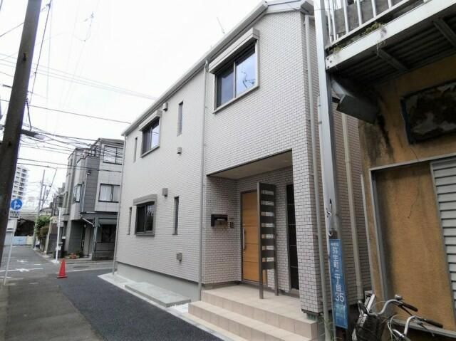 1LDK Apartment in Nakano, Tokyo - Image 1