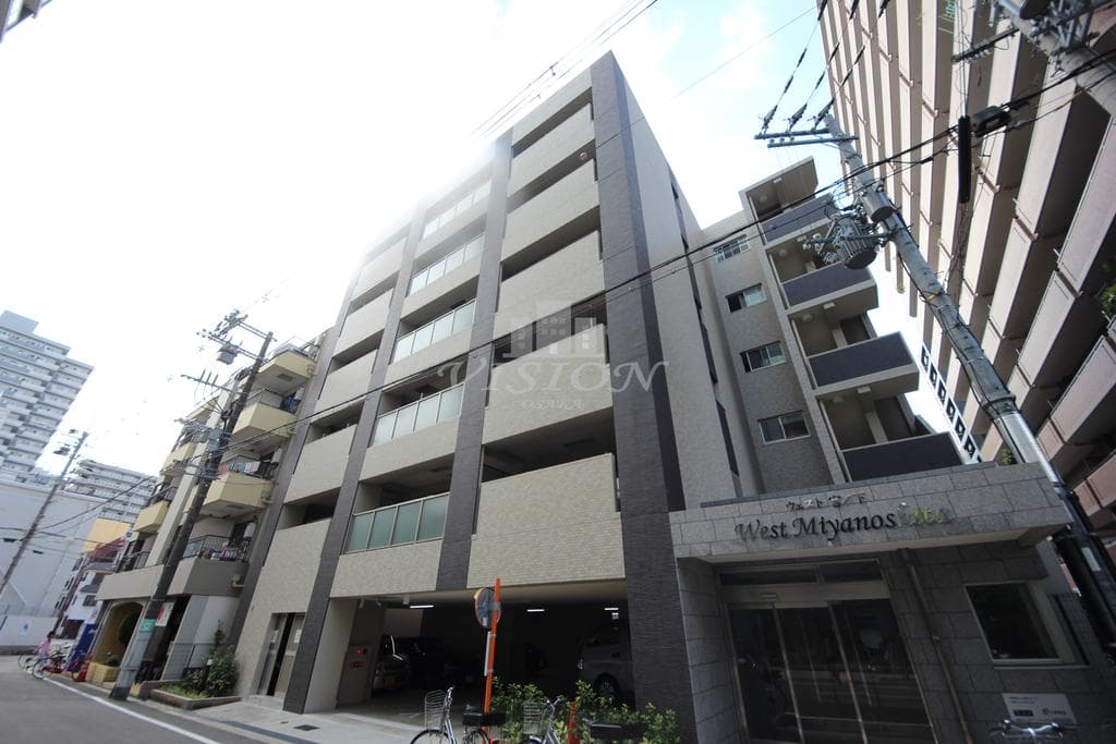 1LDK Mansion in Chuo-ku, Osaka - Image 1