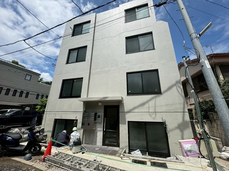 1LDK Mansion in Meguro, Tokyo - Image 1