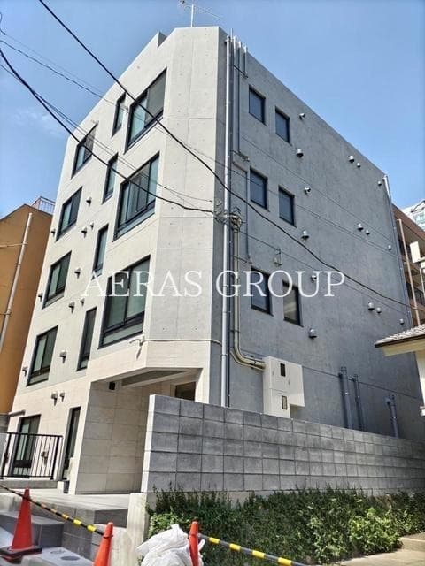 1K Mansion in Shinjuku, Tokyo - Image 1