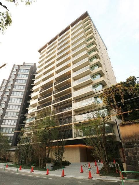 2LDK Mansion in Chiyoda, Tokyo - Image 1