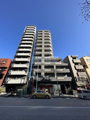 1LDK Mansion in Shinjuku, Tokyo - Image 1