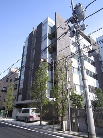 1LDK Mansion in Chiyoda, Tokyo - Image 1