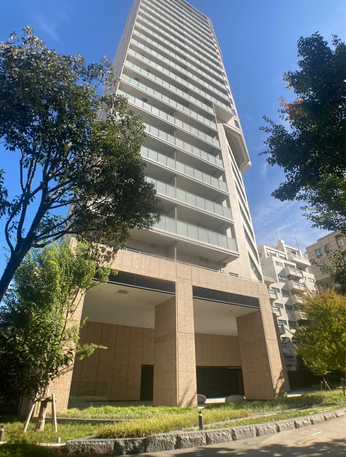 2LDK Mansion in Minato, Tokyo - Image 1
