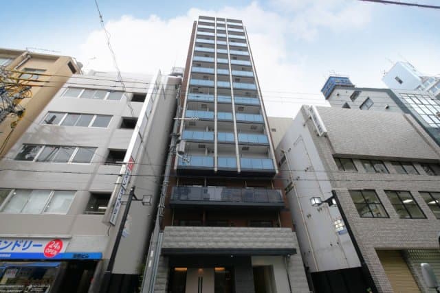 1LDK Mansion in Chuo-ku, Osaka - Image 1