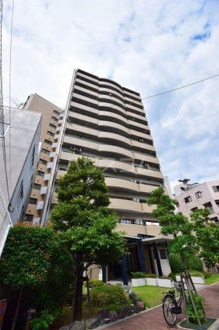 3LDK Mansion in Kita-ku, Osaka - Image 1