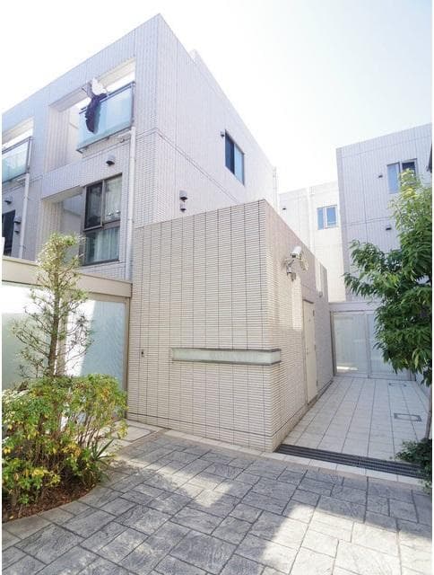 2LDK Mansion in Minato, Tokyo - Image 1