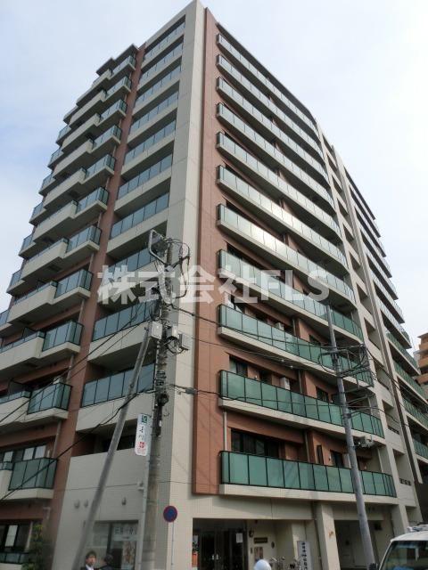 3LDK Mansion in Chiyoda, Tokyo - Image 1
