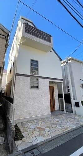2LDK Apartment in Meguro, Tokyo - Image 1