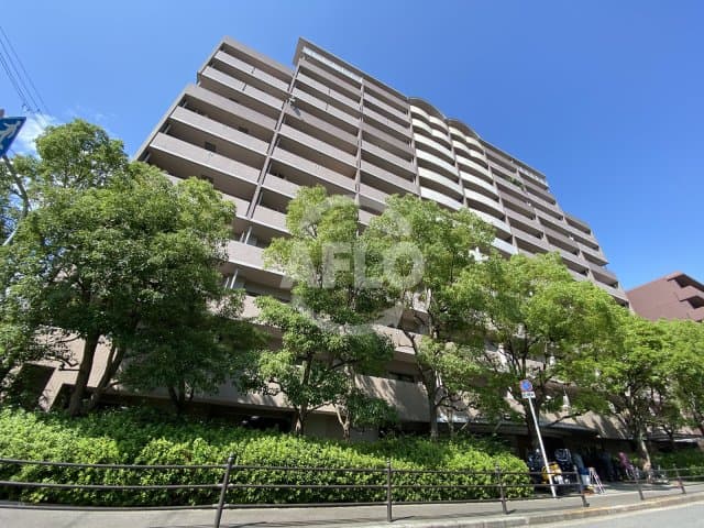 3LDK Mansion in Kita-ku, Osaka - Image 1