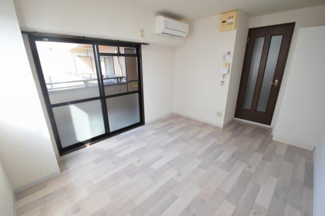 1K Mansion in Naniwa-ku, Osaka