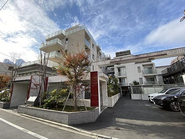 2LDK Mansion in Shinjuku, Tokyo