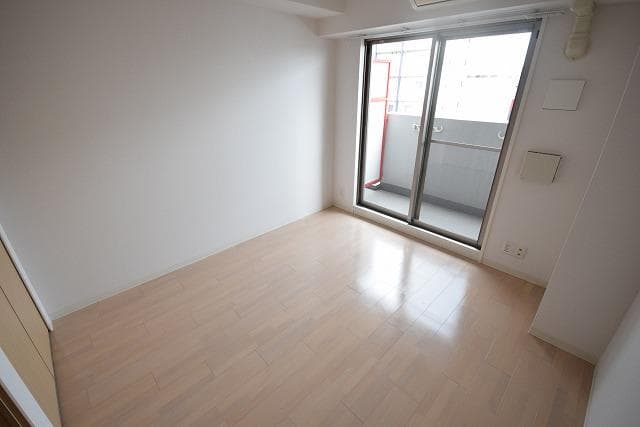 1K Mansion in Naniwa-ku, Osaka - Image 1