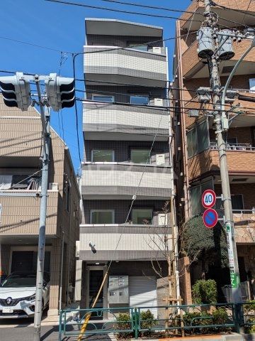 2LDK Mansion in Suginami, Tokyo - Image 1