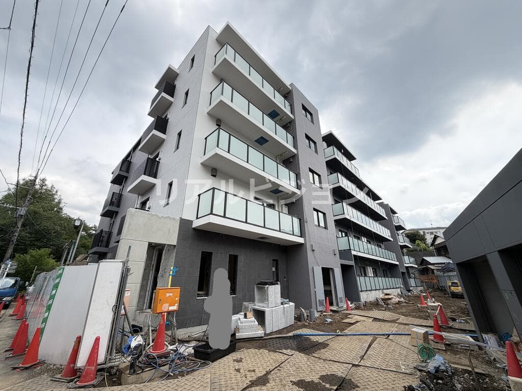 1LDK Mansion in Meguro, Tokyo - Image 1