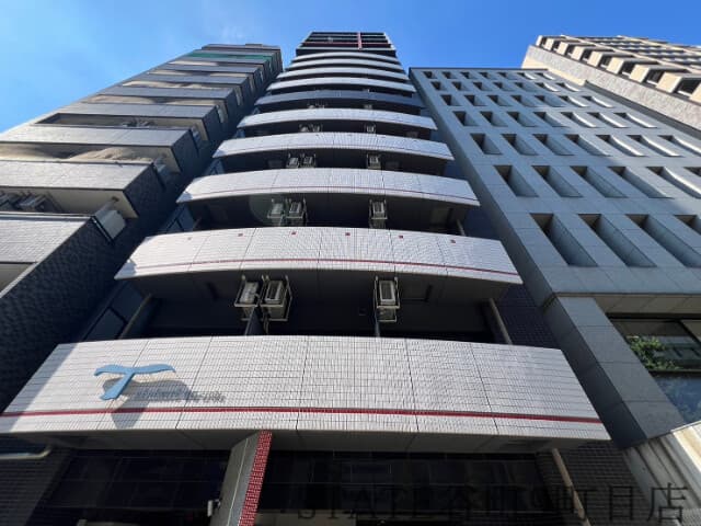 1LDK Mansion in Chuo-ku, Osaka - Image 1