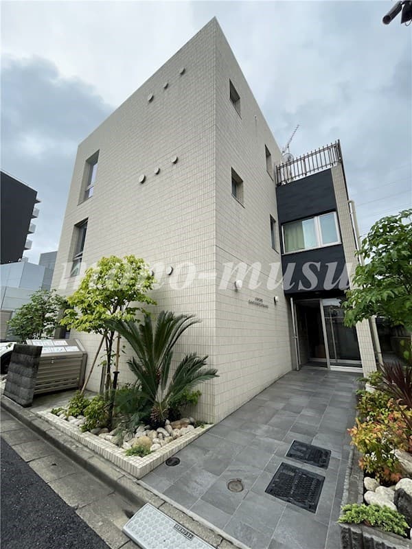 2LDK Mansion in Setagaya, Tokyo - Image 1