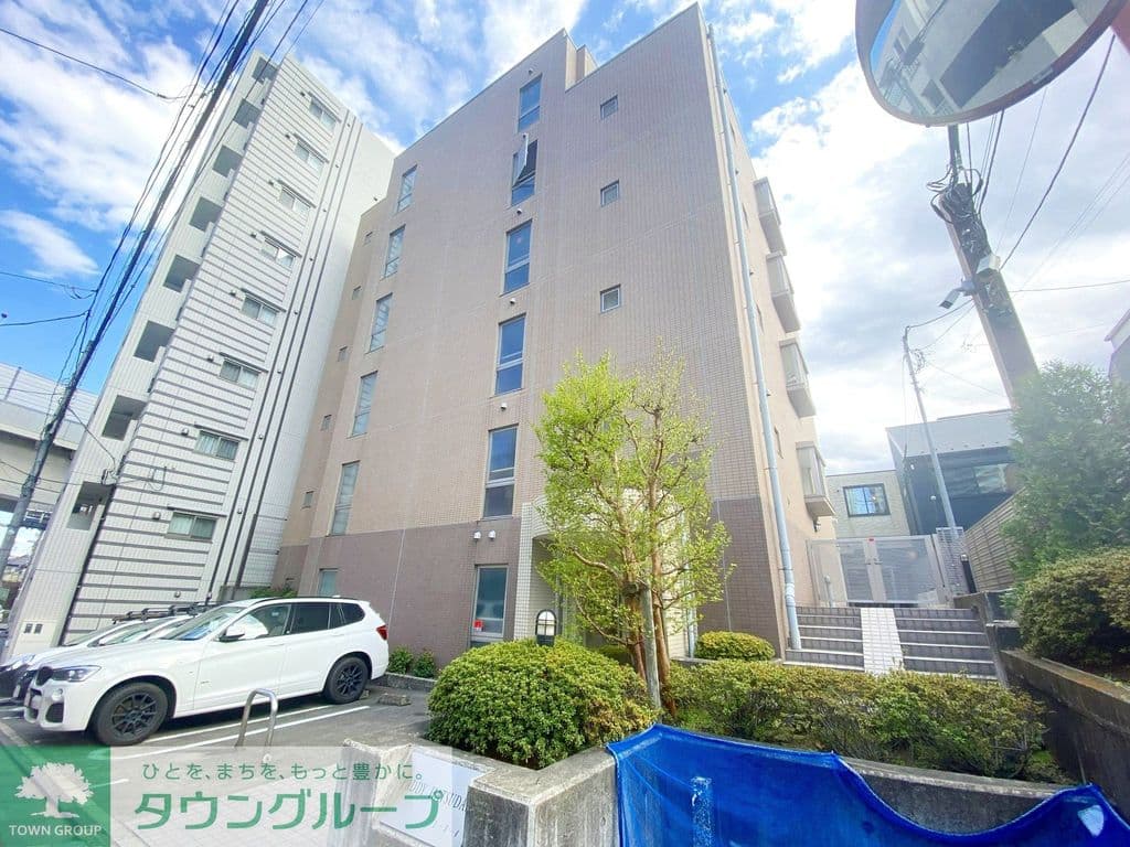 1DK Mansion in Shibuya, Tokyo - Image 1