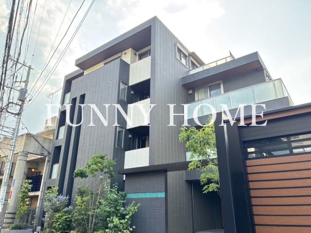 1LDK Mansion in Minato, Tokyo - Image 1