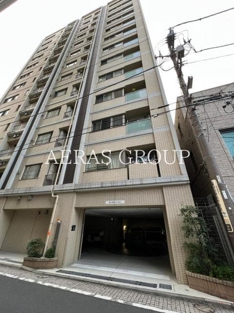 2LDK Mansion in Shinjuku, Tokyo - Image 1