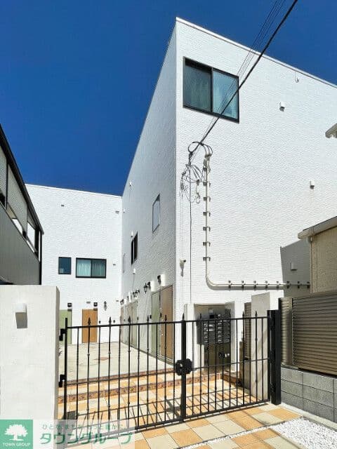 1LDK Apartment in Setagaya, Tokyo - Image 1