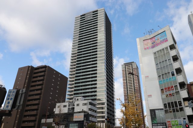 2LDK Mansion in Kita-ku, Osaka - Image 1