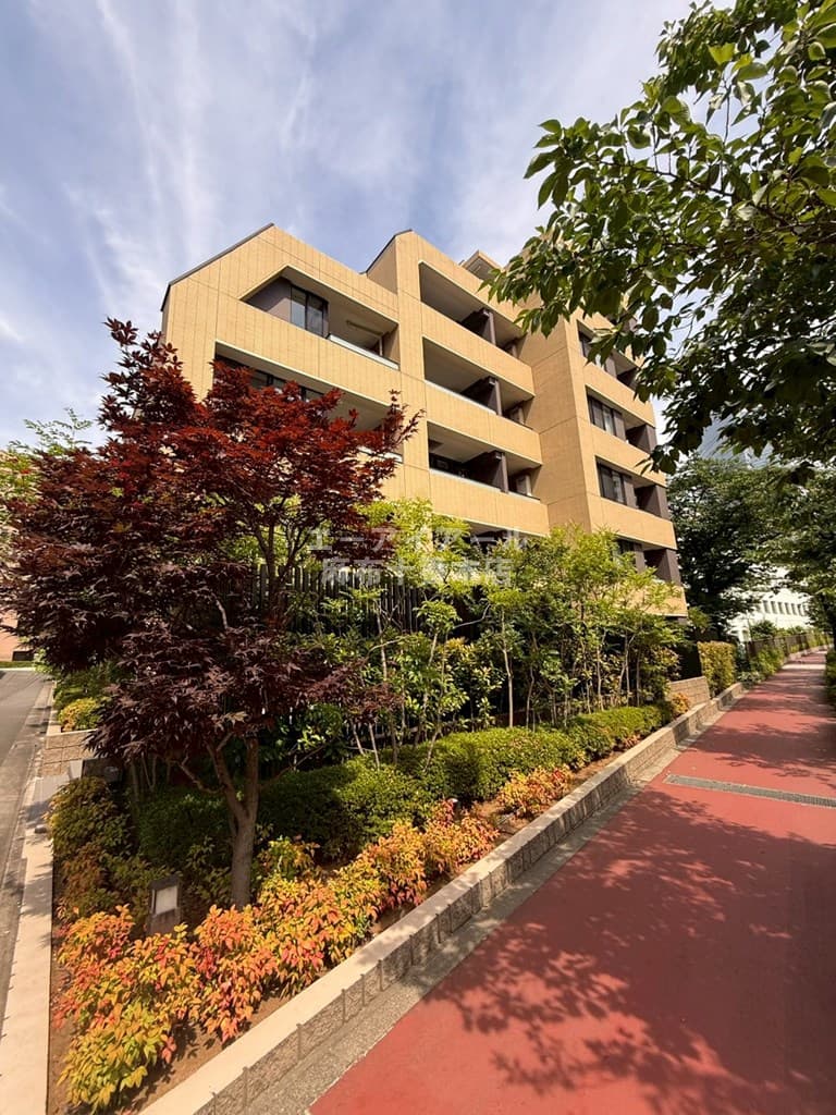 2LDK Mansion in Meguro, Tokyo - Image 1