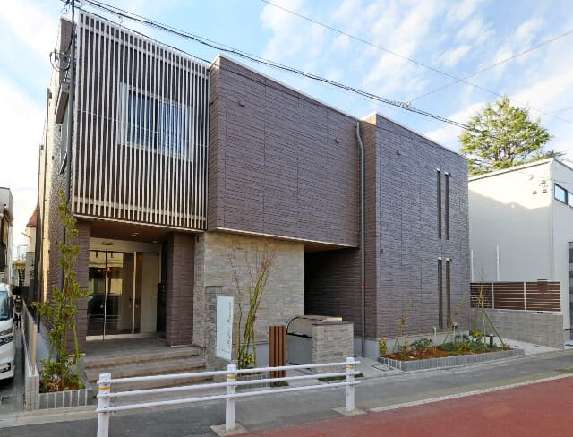 2LDK Mansion in Meguro, Tokyo - Image 1