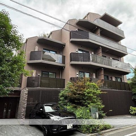 1DK Mansion in Shinjuku, Tokyo - Image 1