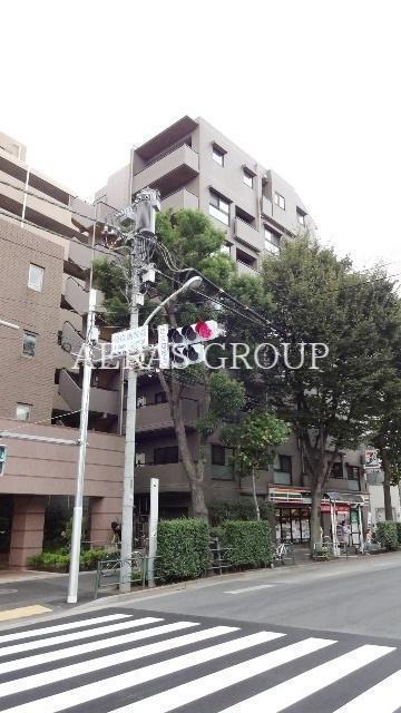 1LDK Mansion in Suginami, Tokyo - Image 1