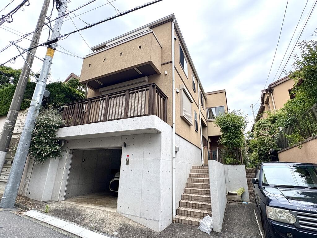 3LDK Apartment in Shibuya, Tokyo - Image 1