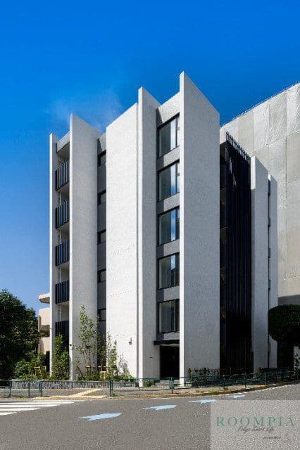 1LDK Mansion in Meguro, Tokyo - Image 1