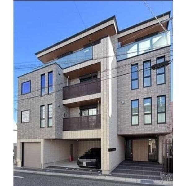 2LDK Mansion in Shibuya, Tokyo - Image 1