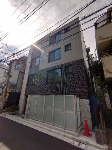 1LDK Mansion in Shinjuku, Tokyo - Image 1