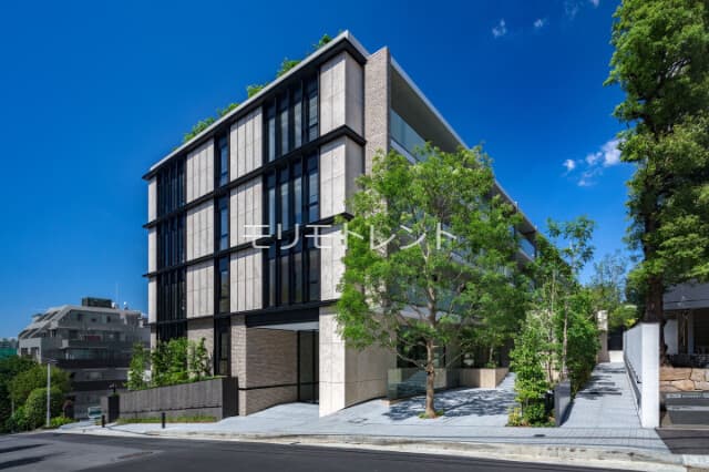 1LDK Mansion in Meguro, Tokyo - Image 1