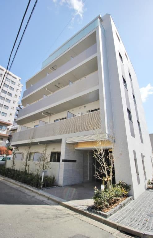 1DK Mansion in Shinjuku, Tokyo - Image 1
