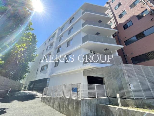 1DK Mansion in Shinjuku, Tokyo - Image 1