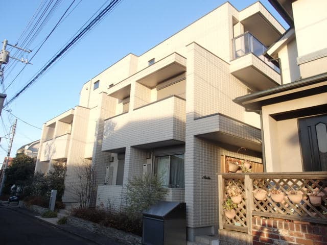 1K Mansion in Meguro, Tokyo - Image 1