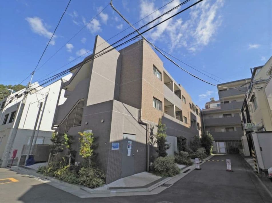 1K Mansion in Shibuya, Tokyo - Image 1