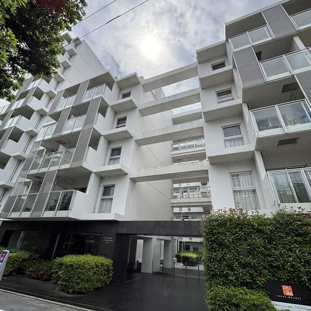 1K Mansion in Shinjuku, Tokyo - Image 1