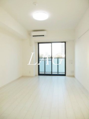1K Mansion in Shinjuku, Tokyo - Image 1