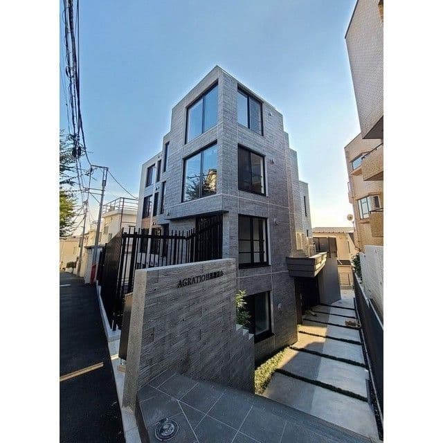 1LDK Mansion in Meguro, Tokyo - Image 1
