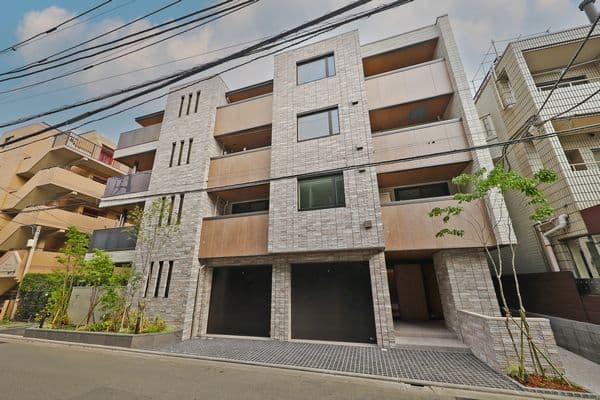 1LDK Mansion in Meguro, Tokyo - Image 1