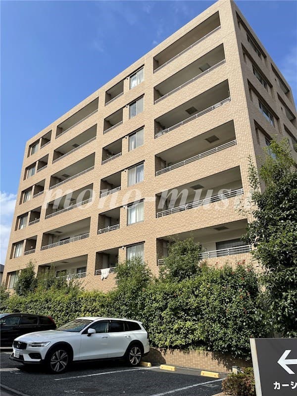 1LDK Mansion in Meguro, Tokyo - Image 1