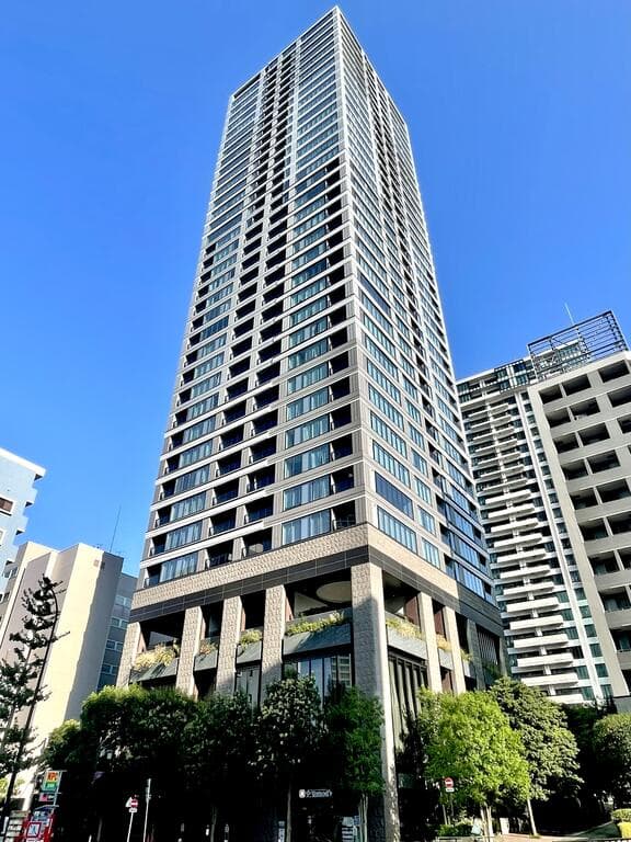 1LDK Mansion in Minato, Tokyo - Image 1