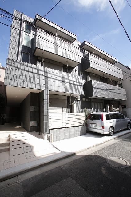 1LDK Mansion in Minato, Tokyo - Image 1