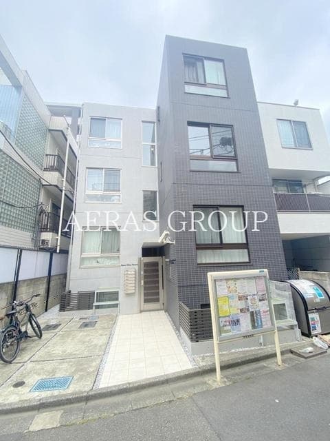 1LDK Mansion in Shibuya, Tokyo - Image 1